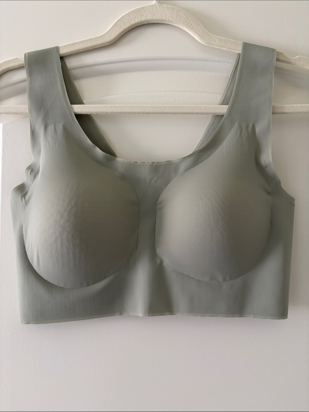 Bali Comfort Resolution Seamless Light Sage Wireless Scoop-Back Bralette, size M